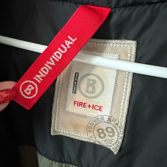 Bogner Fire & Ice Black Ski Jacket - insulated with detachable fur hood - Picture 5 of 14